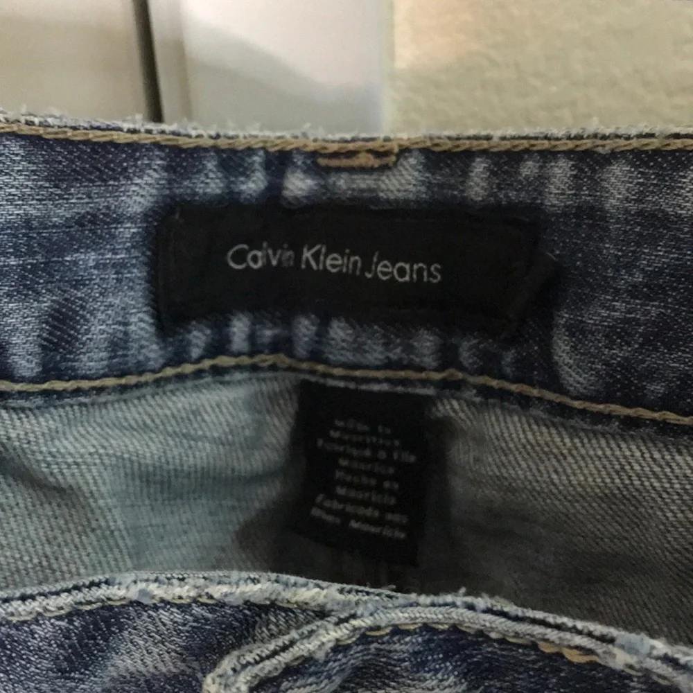 Calvin Klein distressed medium dark wash jeans 10